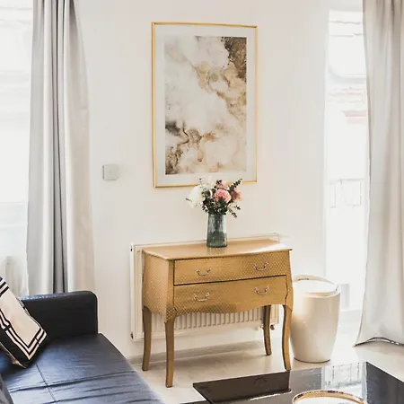 Zara Luxury The Absolute Center Of *